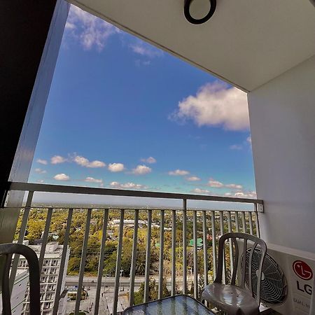 טגאיטאי The Pallet House, Wind Residences Tagaytay מראה חיצוני תמונה