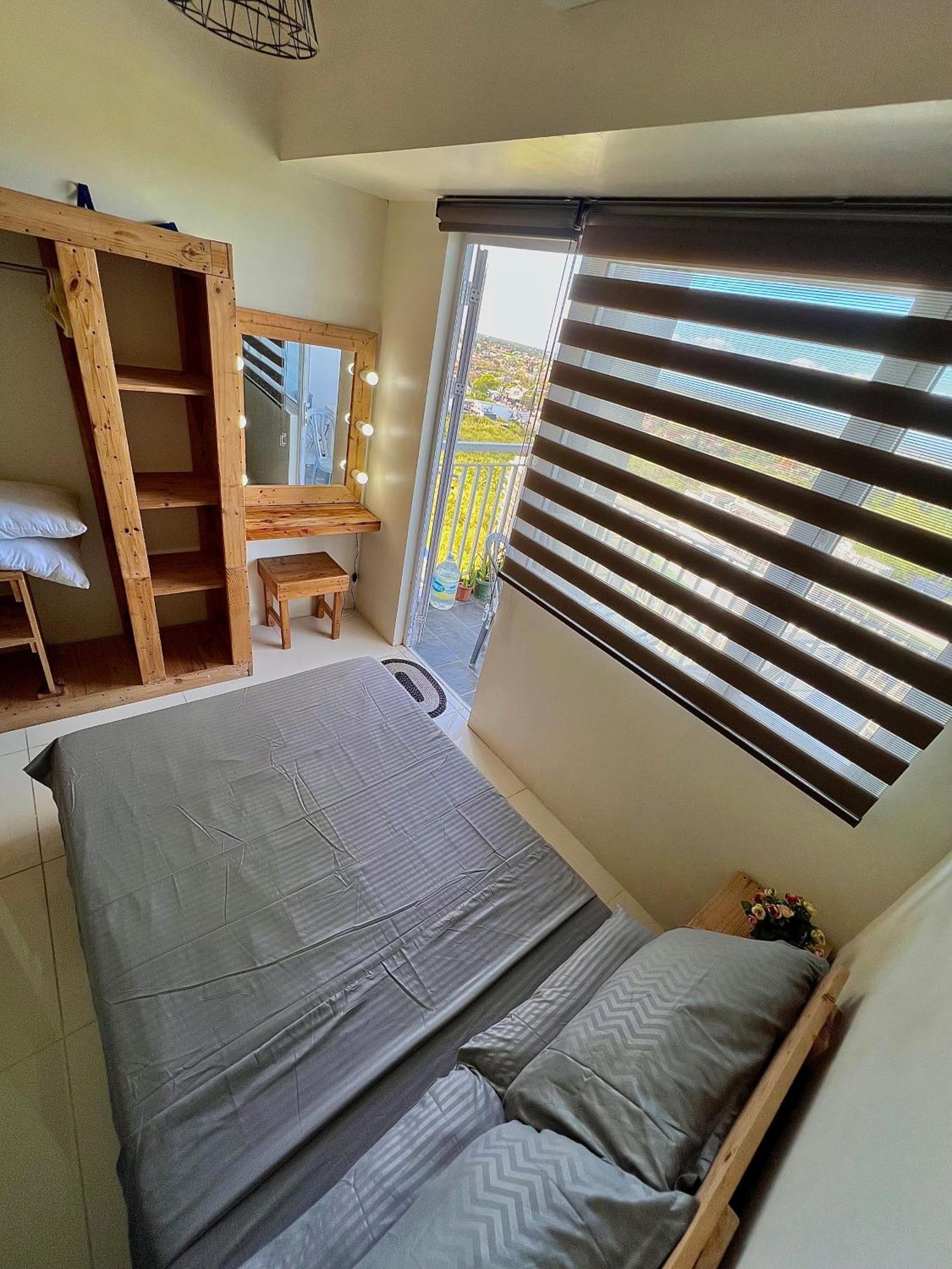טגאיטאי The Pallet House, Wind Residences Tagaytay מראה חיצוני תמונה